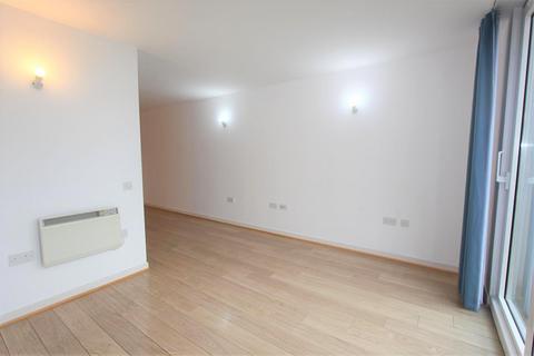 Studio to rent, Chadwell Lane, Hornsey N8