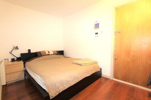 Studio to rent, Chadwell Lane, Hornsey N8