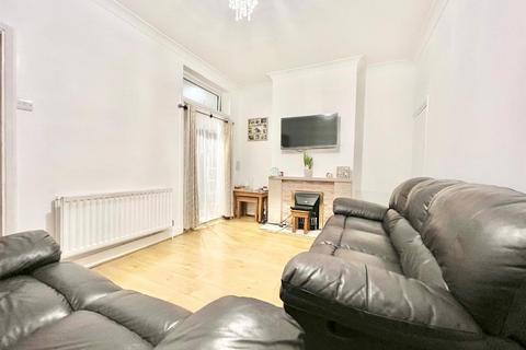 4 bedroom terraced house to rent, Higham Hill Road, London E17