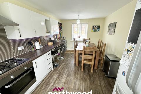8 Thorncliffe Drive, Stainforth, Doncaster, DN7 5PX