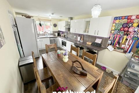8 Thorncliffe Drive, Stainforth, Doncaster, DN7 5PX