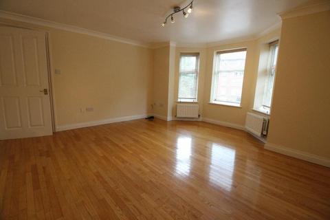 2 bedroom flat to rent, Park Avenue, Liverpool L18