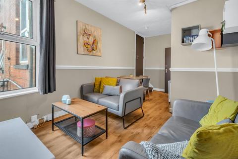 FLAT 2, 207 HYDE PARK ROAD