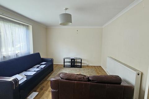 2 bedroom flat to rent, Dormers Wells Lane, Southall, UB1