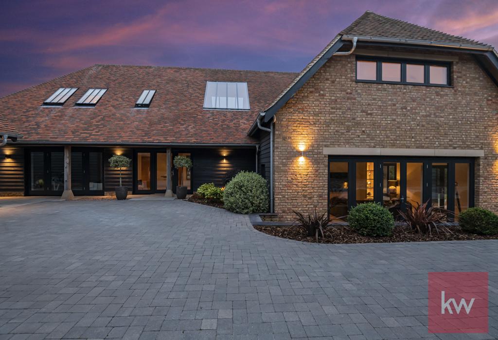 Ambient View of Entrance &amp; Driveway