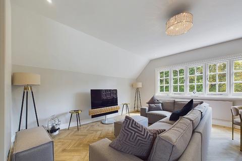 3 bedroom penthouse for sale, Bonchester Close, Chislehurst BR7