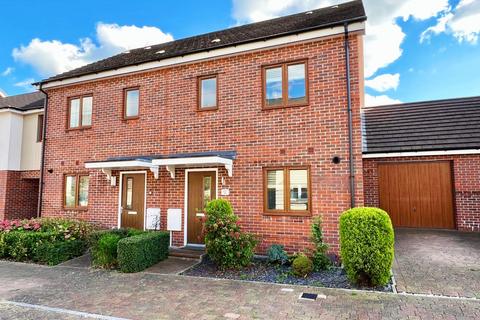 3 bedroom semi-detached house for sale, Peggs Way, Basingstoke, Hampshire, RG24