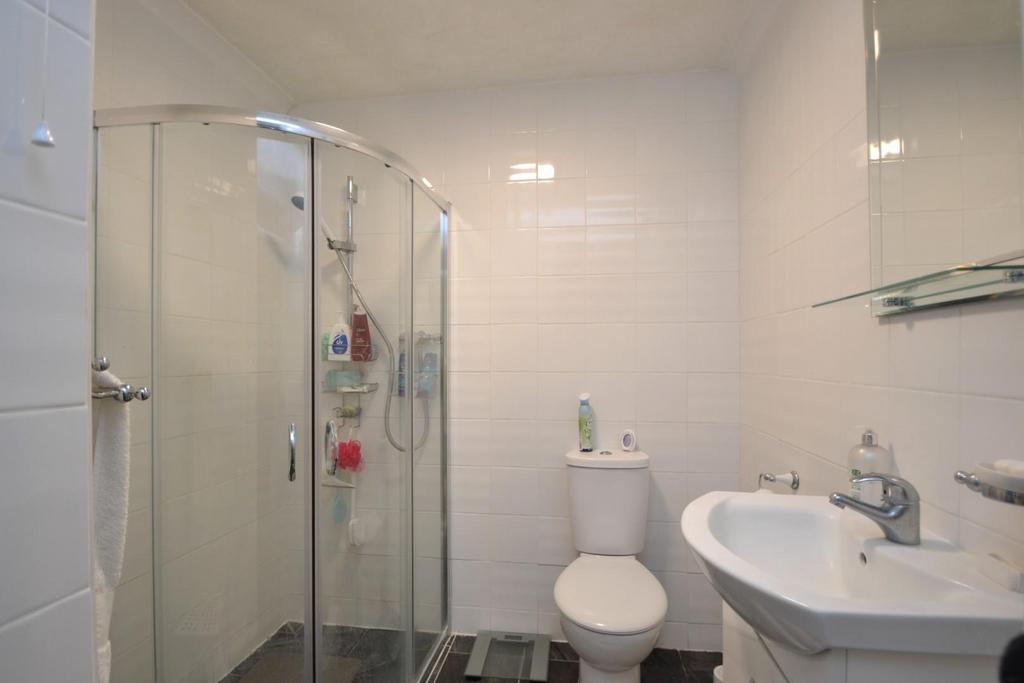 Shower Room.JPG