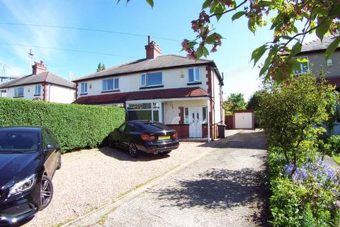 4 bedroom semi-detached house to rent, Newport View, Leeds