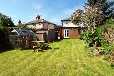 4 bedroom semi-detached house to rent, Newport View, Leeds