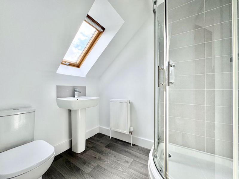 En suite bedroom 2