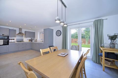 4 bedroom detached house for sale, Hewitts Road, Cranleigh