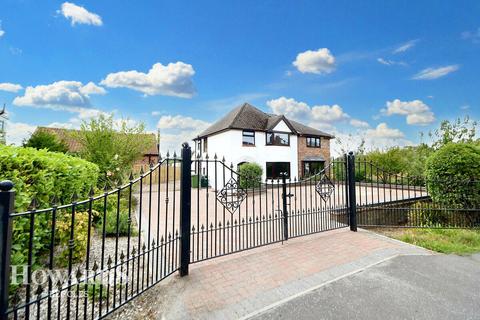 4 bedroom detached house for sale, The Street, Gillingham