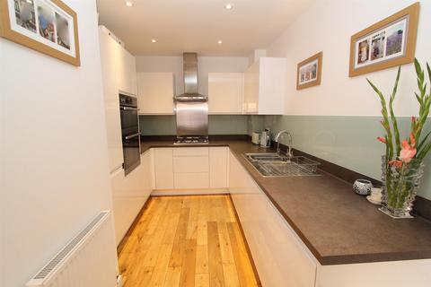 5 Metcalfe Avenue, Carshalton, SM5 4AW