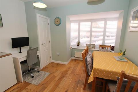 5 Metcalfe Avenue, Carshalton, SM5 4AW