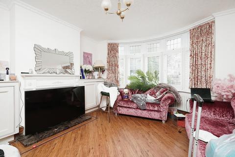 4 bedroom semi-detached house to rent, Horn Lane, Woodford Green IG8