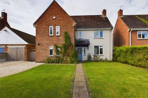 3 bedroom detached house for sale, 15 Satterley Close, Witham St Hughs