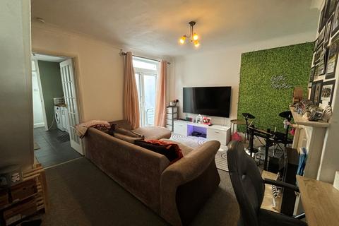 2 bedroom terraced house to rent, Newland Road, BN11