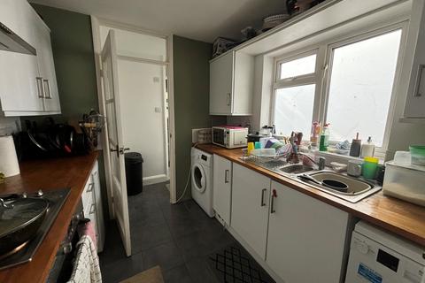 2 bedroom terraced house to rent, Newland Road, BN11