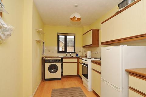 1 bedroom apartment for sale, Knighton Road, Plymouth. A One Bedroom Second Floor Flat with Parking. Ideal BTL or FTB.