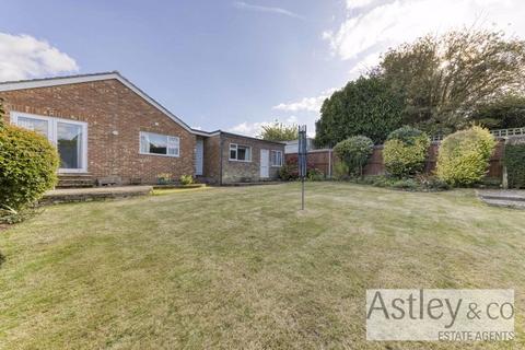 4 bedroom bungalow for sale, Valley Side Road, Norwich