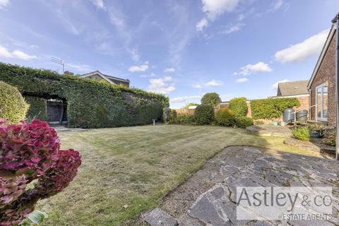 4 bedroom bungalow for sale, Valley Side Road, Norwich