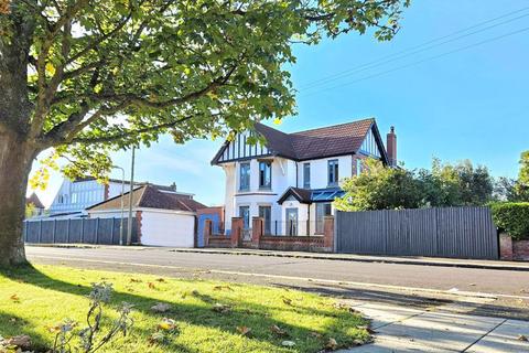 4 bedroom detached house for sale, Victoria Square, Lee-On-The-Solent, PO13