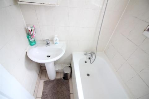 1 bedroom flat to rent, Elmsworth Avenue, Hounslow