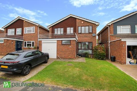 2 Broom Close, Cheshunt, Waltham Cross, EN7 6DD