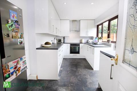 2 Broom Close, Cheshunt, Waltham Cross, EN7 6DD