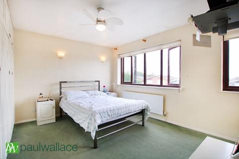2 Broom Close, Cheshunt, Waltham Cross, EN7 6DD