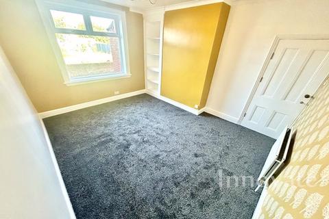 3 bedroom semi-detached house to rent, Maple Road, Halesowen B62