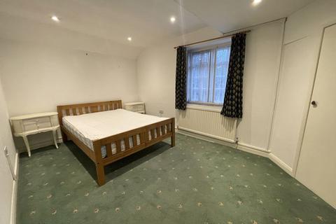 2 bedroom apartment to rent, High Street, Uxbridge, UB8