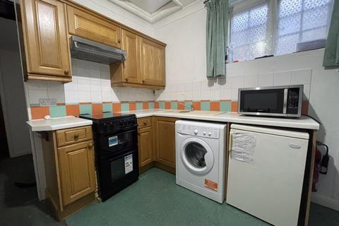 2 bedroom apartment to rent, High Street, Uxbridge, UB8