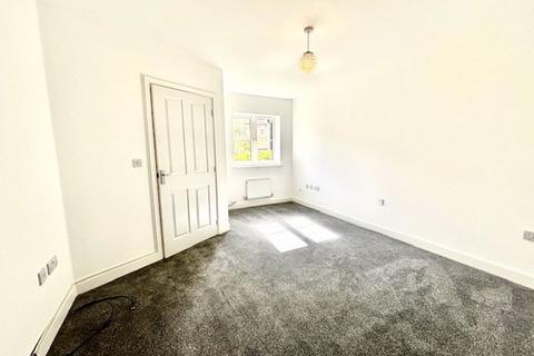 3 bedroom terraced house to rent, Dakota Drive, Calne SN11