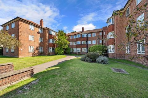 2 bedroom ground floor flat for sale, Croydon Road, Wallington