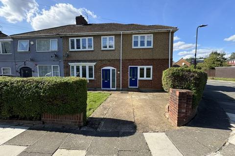 4 bedroom semi-detached house for sale, Parkfield Road, Northolt