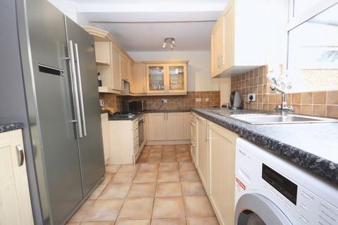 4 bedroom semi-detached house for sale, Parkfield Road, Northolt