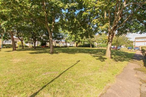 8 Basildon Square, Hemel Hempstead, HP2 6AS