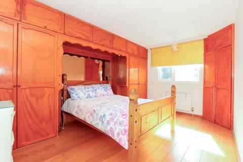 8 Basildon Square, Hemel Hempstead, HP2 6AS