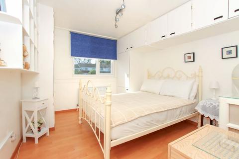 8 Basildon Square, Hemel Hempstead, HP2 6AS