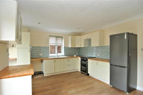 3 bedroom house to rent, The Triangle, Woking GU21