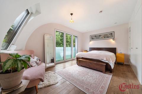 5 bedroom detached house for sale, Crescent Road N8