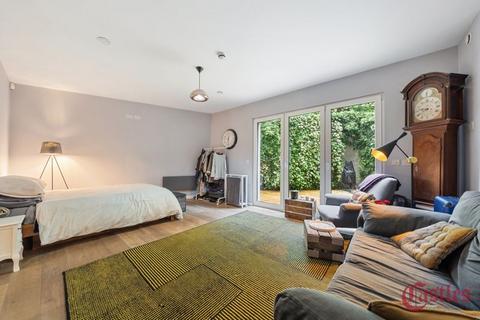 5 bedroom detached house for sale, Crescent Road N8