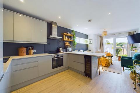 1 bedroom flat for sale, Chalkhill Apartments, Russell Hill, Purley, CR8 2FU