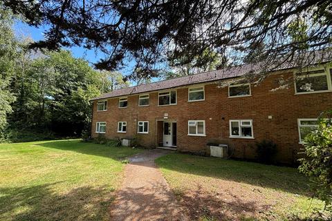 2 bedroom apartment for sale, Green Lane, Shipley Bridge, Horley, Surrey