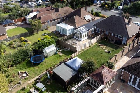 15 Highlands Road, Basingstoke, RG22 5ES