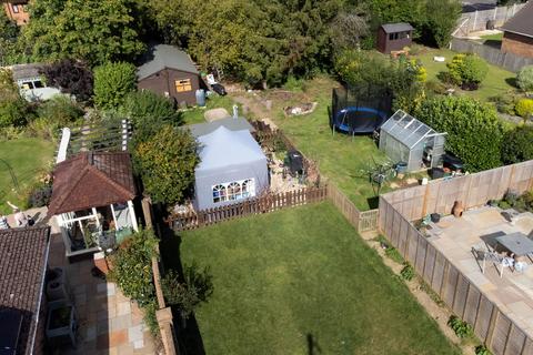 15 Highlands Road, Basingstoke, RG22 5ES
