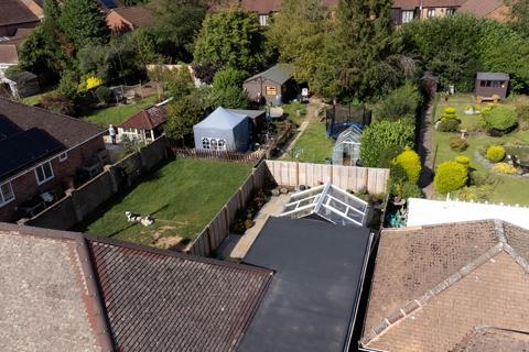 15 Highlands Road, Basingstoke, RG22 5ES