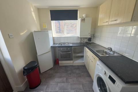 2 bedroom flat to rent, Reginald Road, Forest Gate,